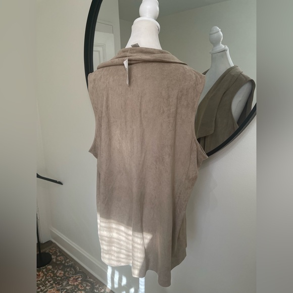 NWT Faux Suede Vest. CJ Banks Size 1X - Picture 6 of 7